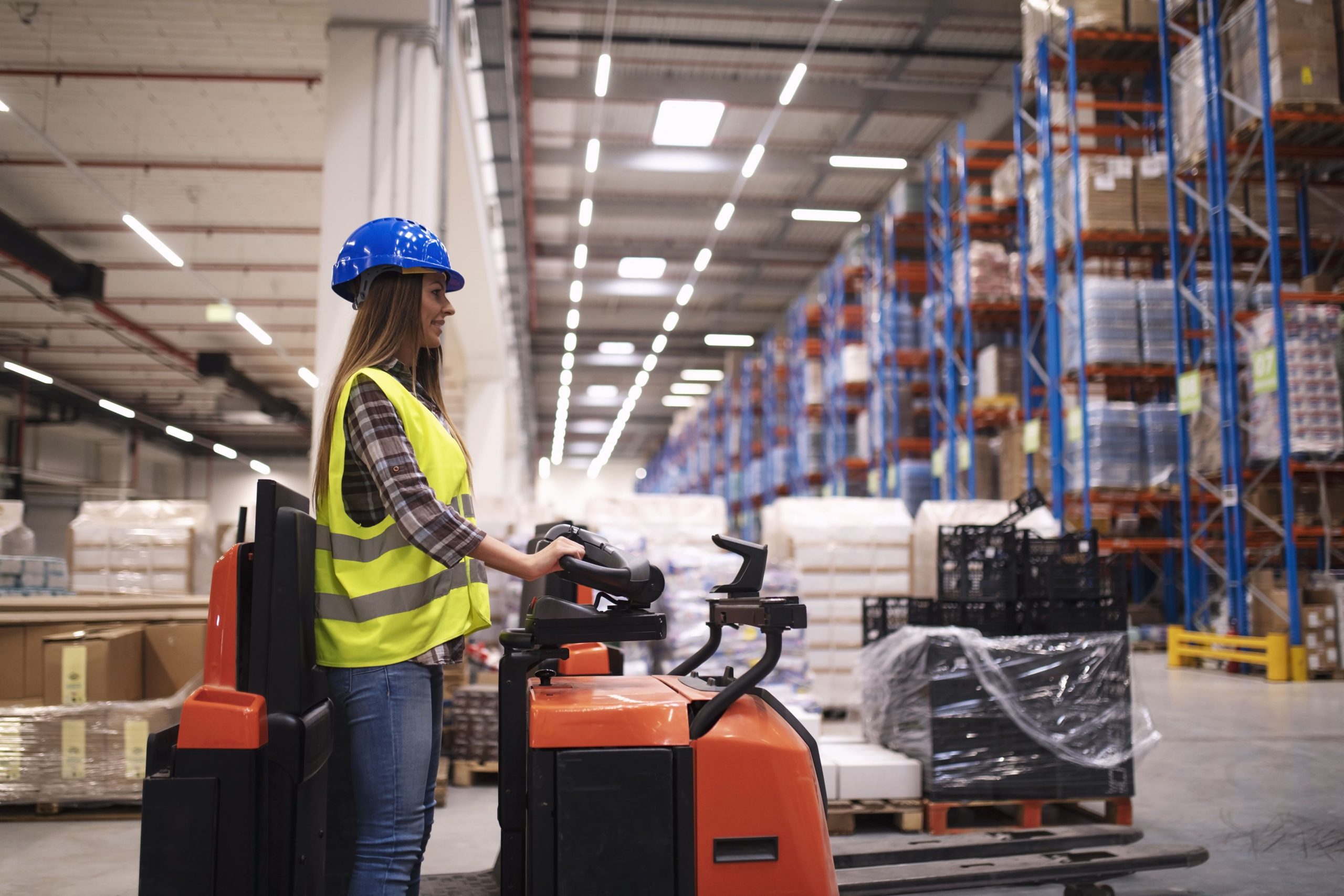 Adjustable vs. VNA Pallet Racking: Top Selective Storage