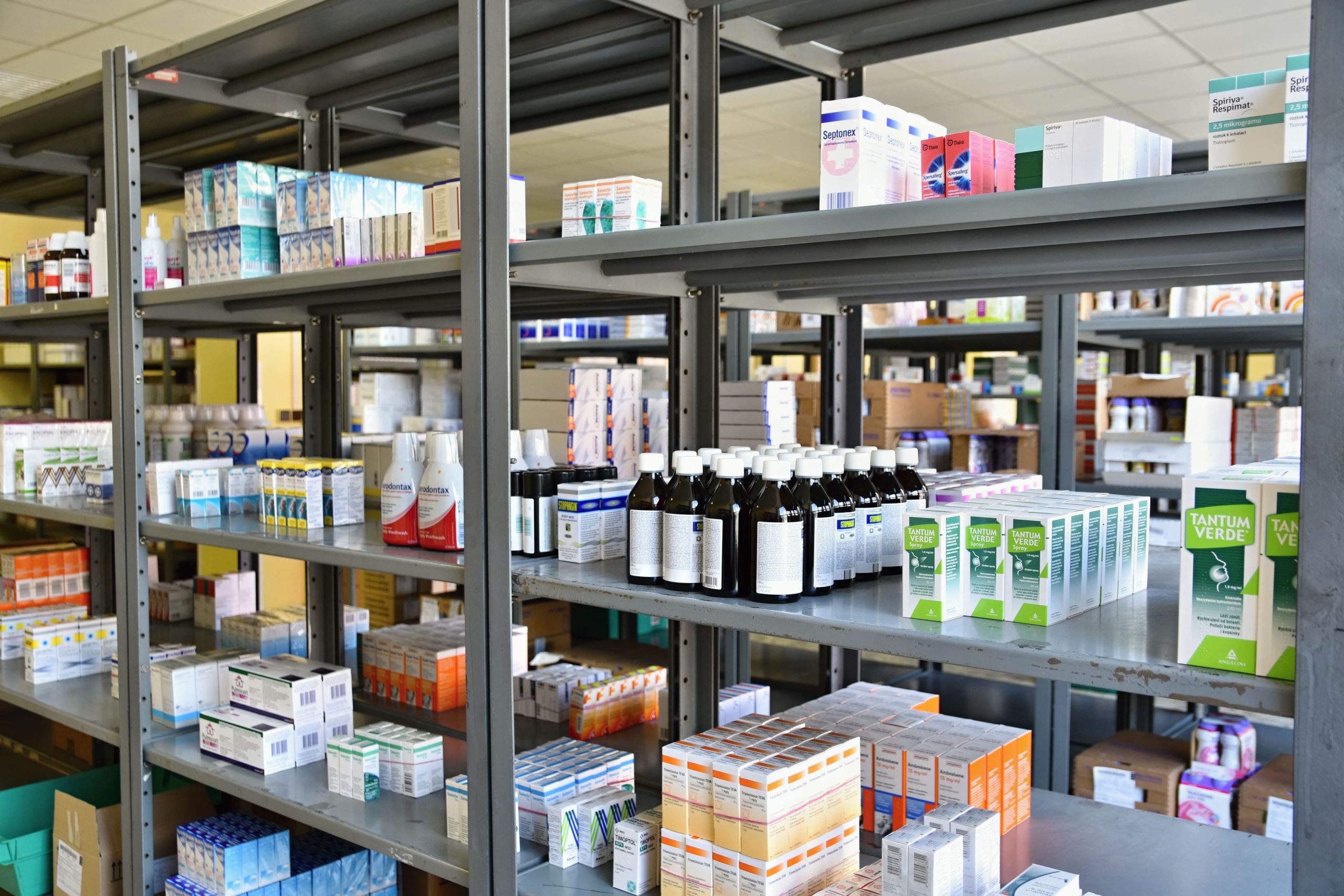 Best Shelving Solutions for Healthcare Facilities
