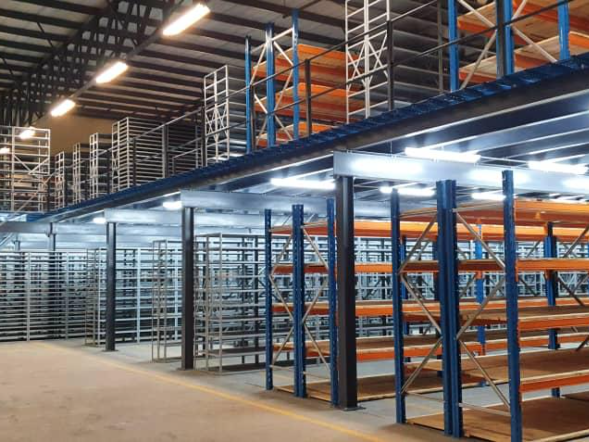 Bolted Shelving vs. Selective Storage Racking: Best Choice?