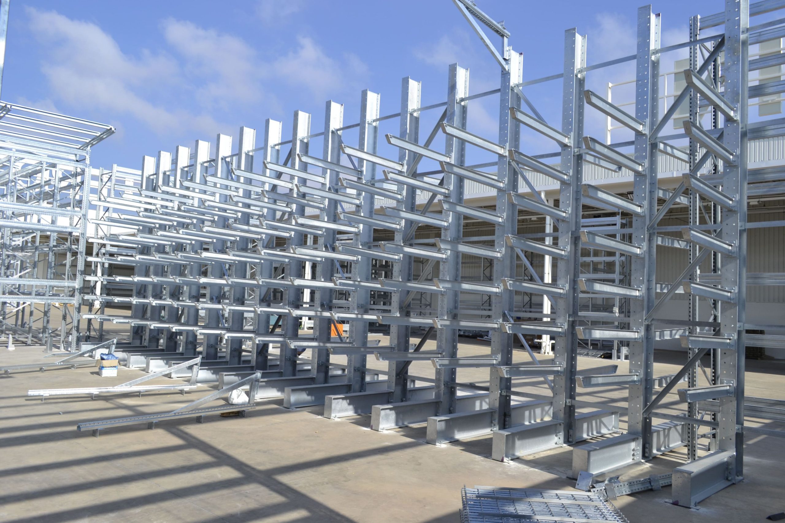 Cantilever Racking vs. Rack-Supported Mezzanines: Guide