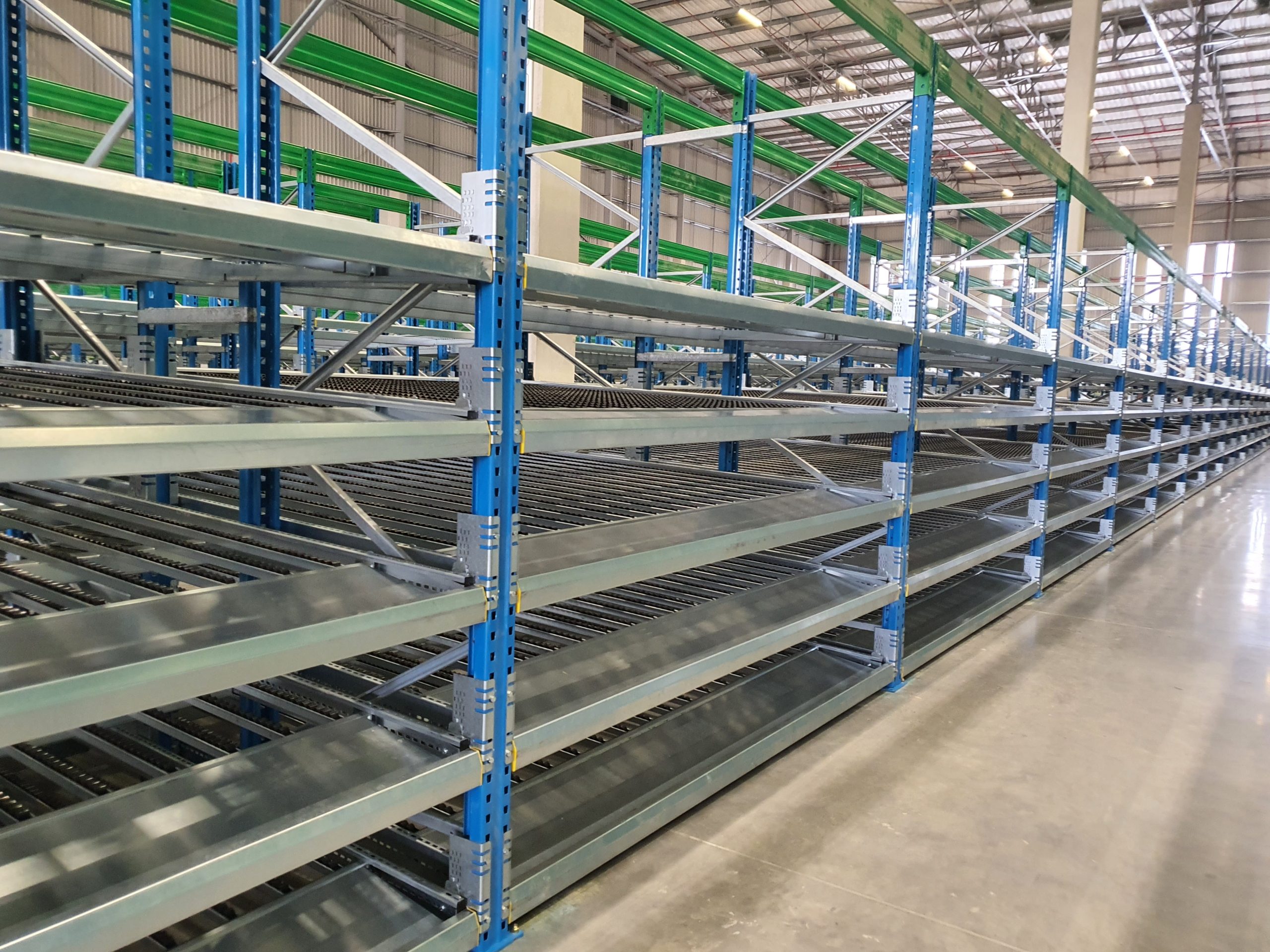 Carton Live Racking vs. Structural Mezzanines: Best Option