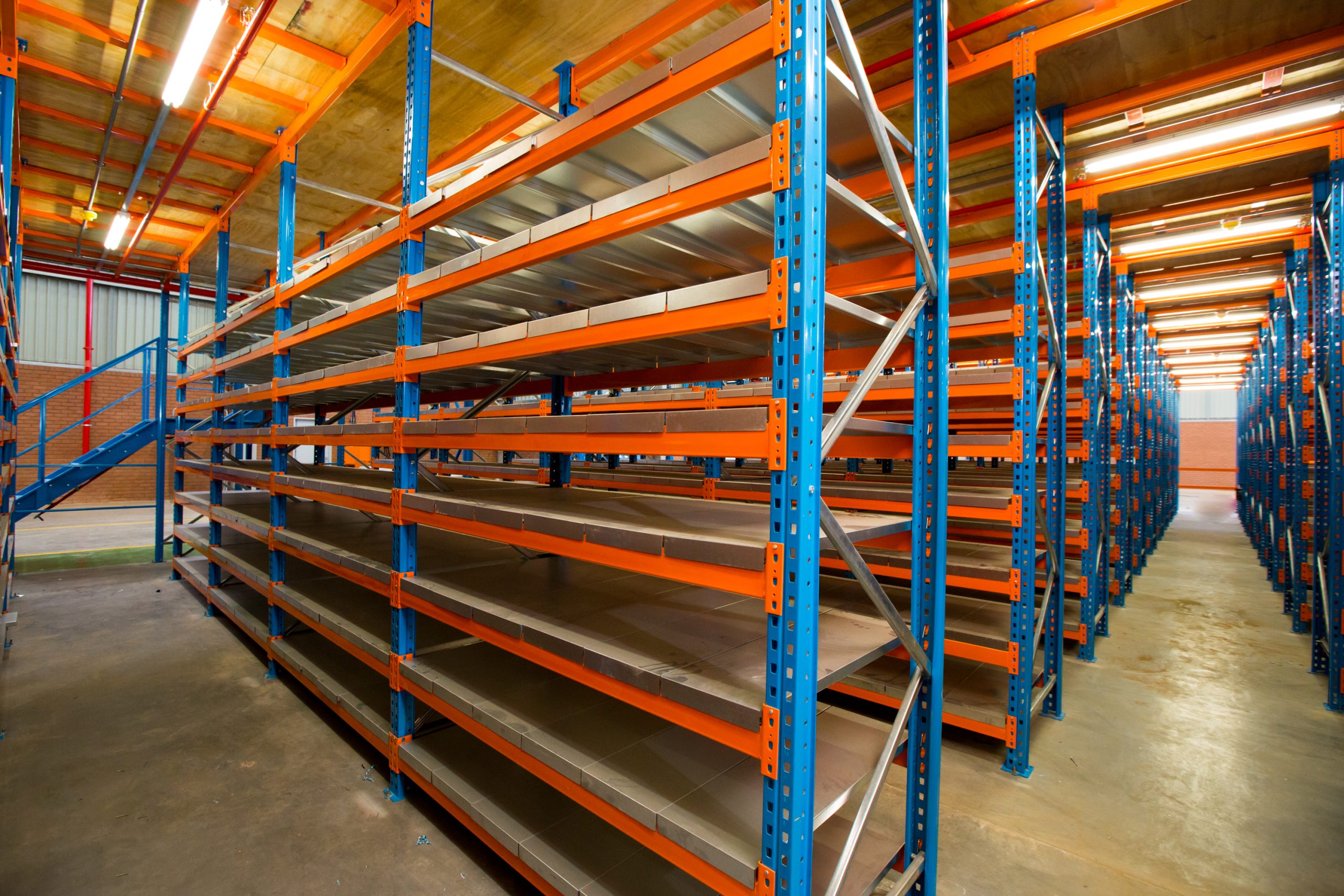 Gondola Shelving vs. Rack-Supported Mezzanines: Best Pick